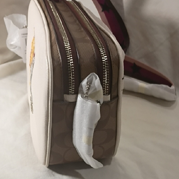 Coach White Leather Star Wars Crossbody Belt Bag with Gold & Blue Characters - Picture 2 of 6